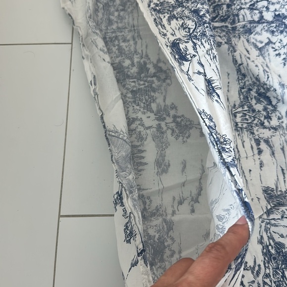 Blue and White Toile Fabric duvet cover - Picture 2 of 3